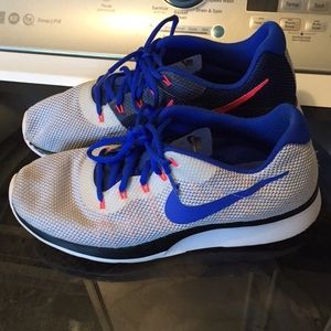 Men’s Nike shoes. Size 9.5.